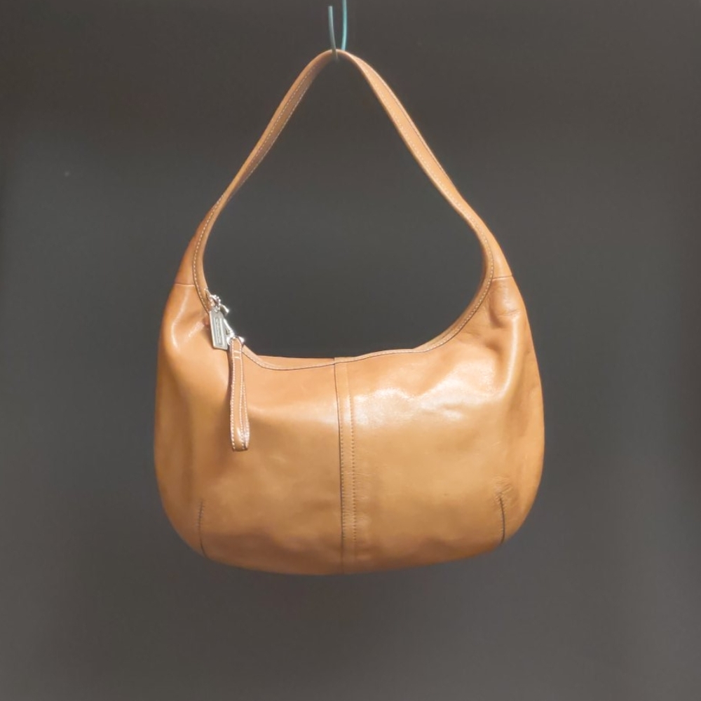 💥 SALE Coach tan leather zipper purse